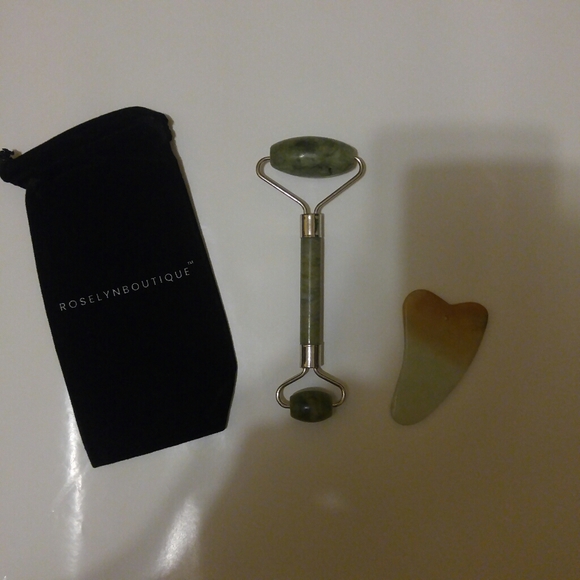 Jade Facial Roller w Gua Sha Scraper Skin Massager - Picture 5 of 10